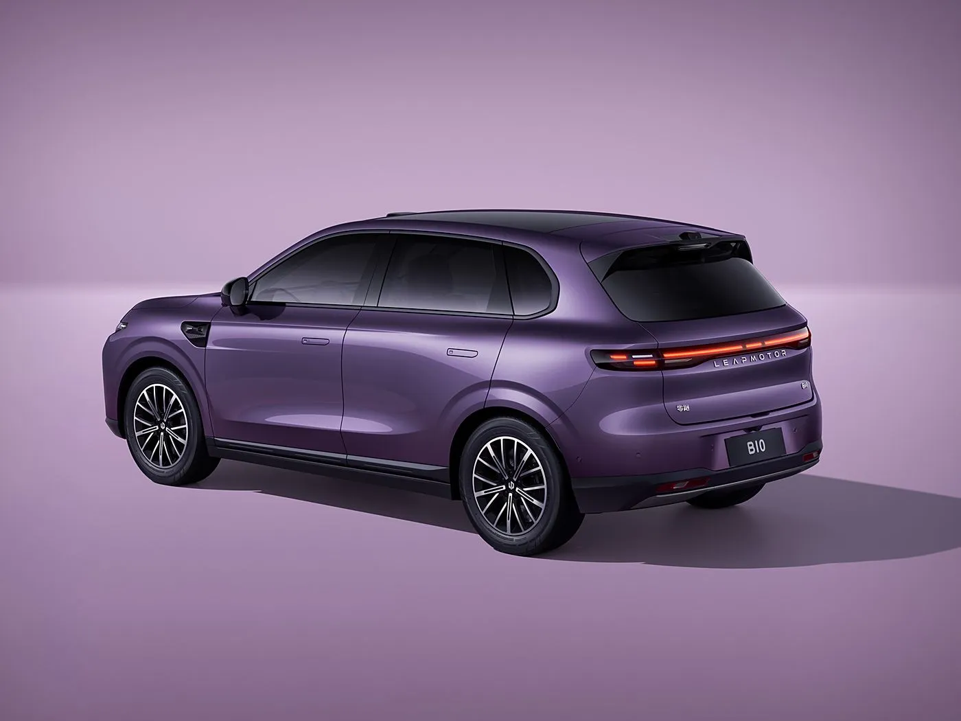 Чыста электрычны кампактны пазадарожнік Leapmotor B10 з запасам ходу 510-600 км CLTC, 14,6-цалевым экранам 2,5K і аўтамабілем Leapmotor Pilot New Energy