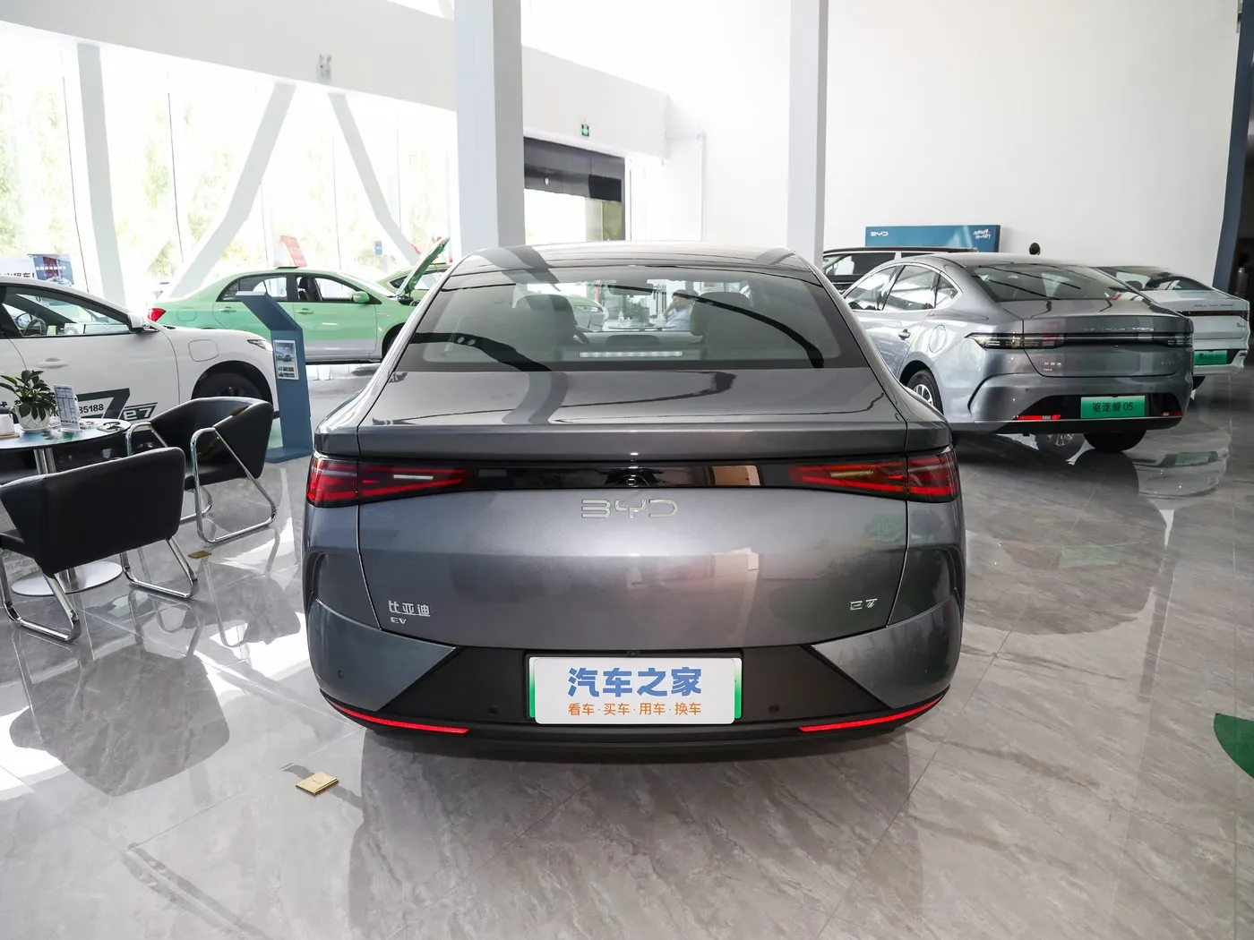 Новая мадэль BYD E7 EV, 5-мясцовы электрамабіль, максімальная хуткасць 136 к.с., 180 Нм, 150 км/г