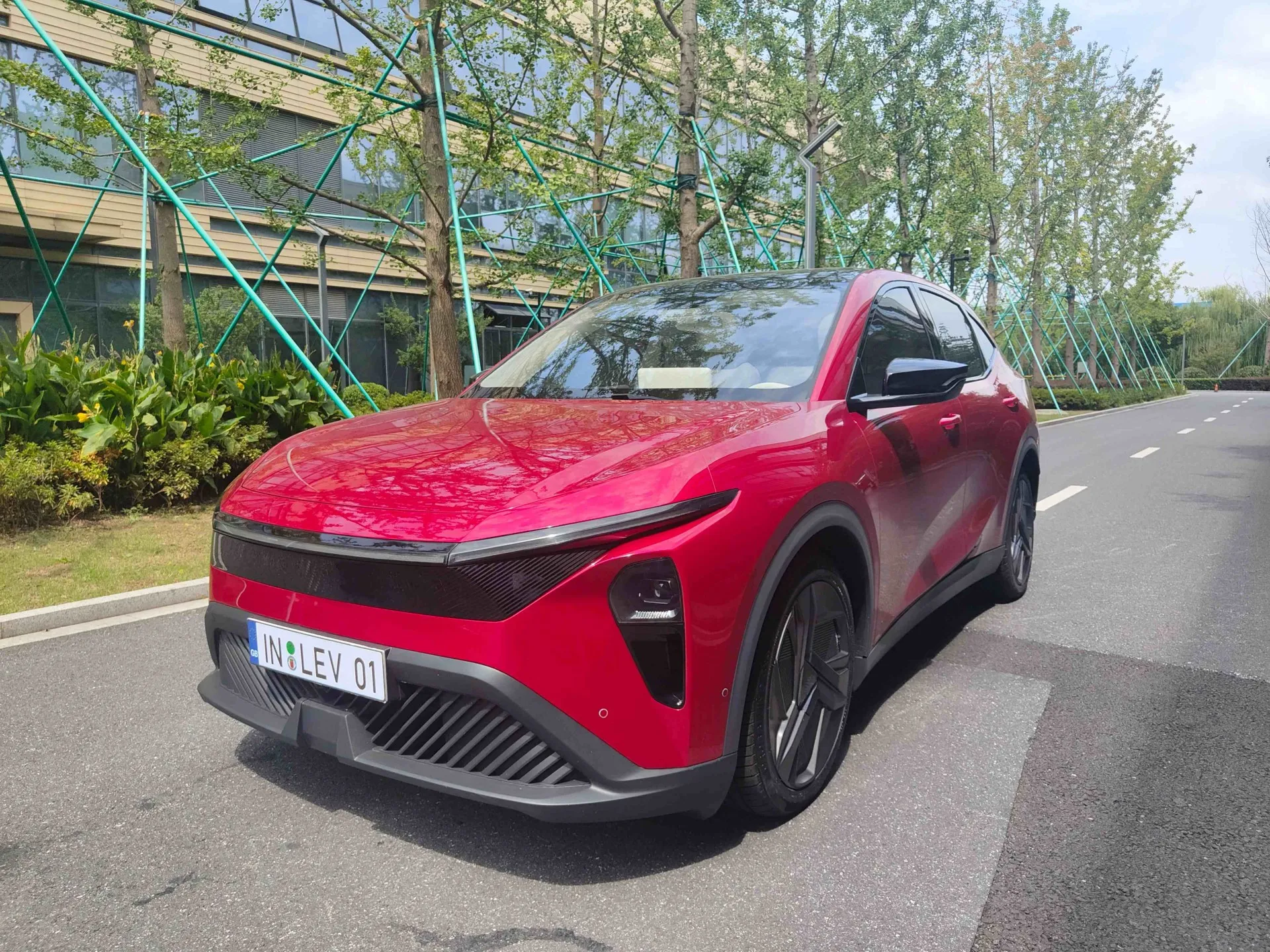 LEV01 Пазадарожнік з правым рулём НОВЫ ЭНЕРГЕТЫЧНЫ АВТОМАБІЛЬ EV Колавая база вялікай далёкасці 5 месцаў