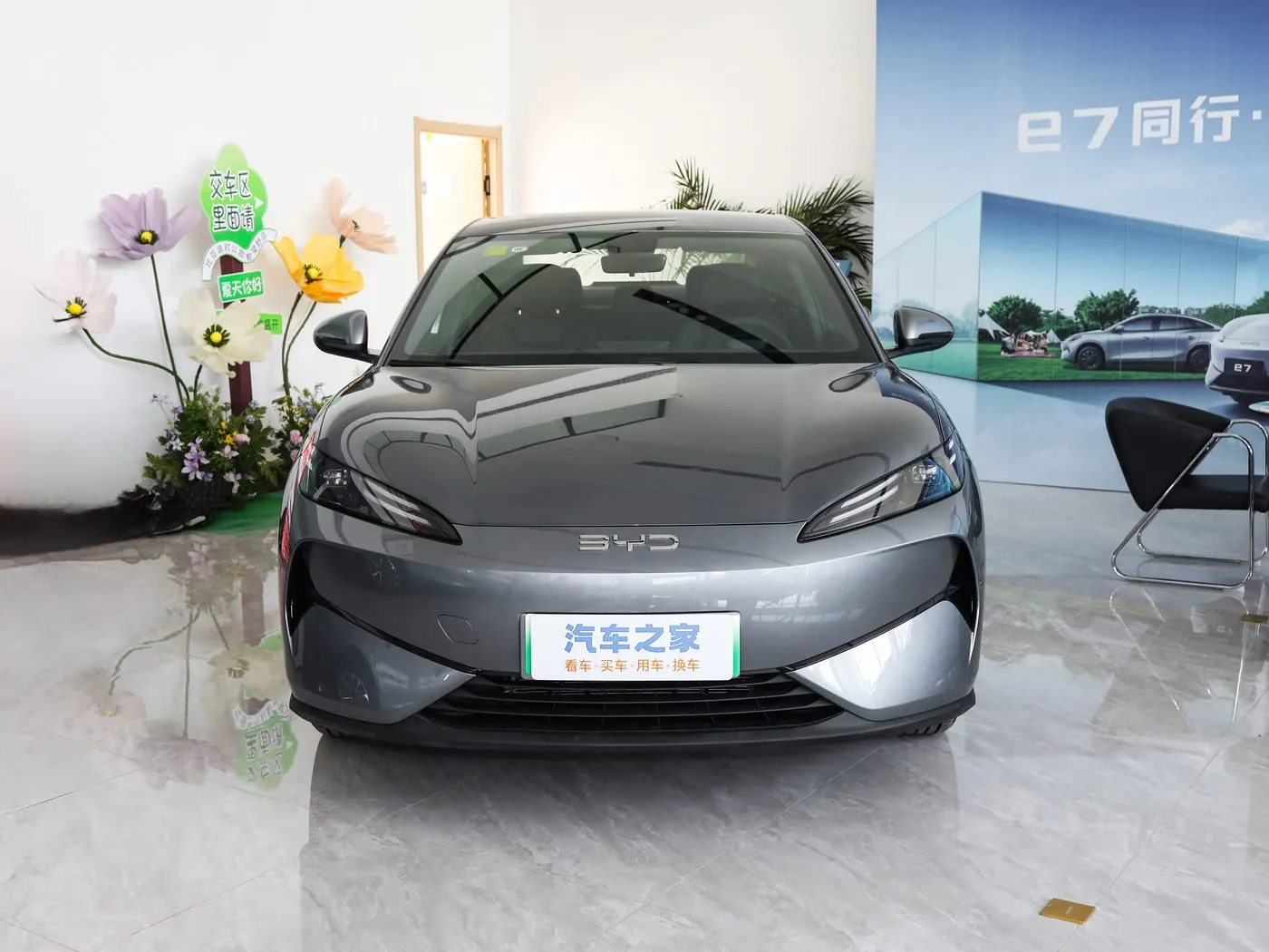 Новая мадэль BYD E7 EV, 5-мясцовы электрамабіль, максімальная хуткасць 136 к.с., 180 Нм, 150 км/г