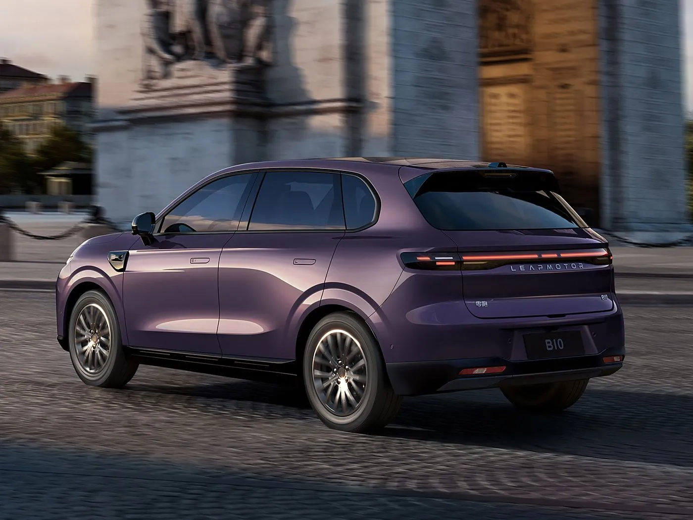 Чыста электрычны кампактны пазадарожнік Leapmotor B10 з запасам ходу 510-600 км CLTC, 14,6-цалевым экранам 2,5K і аўтамабілем Leapmotor Pilot New Energy