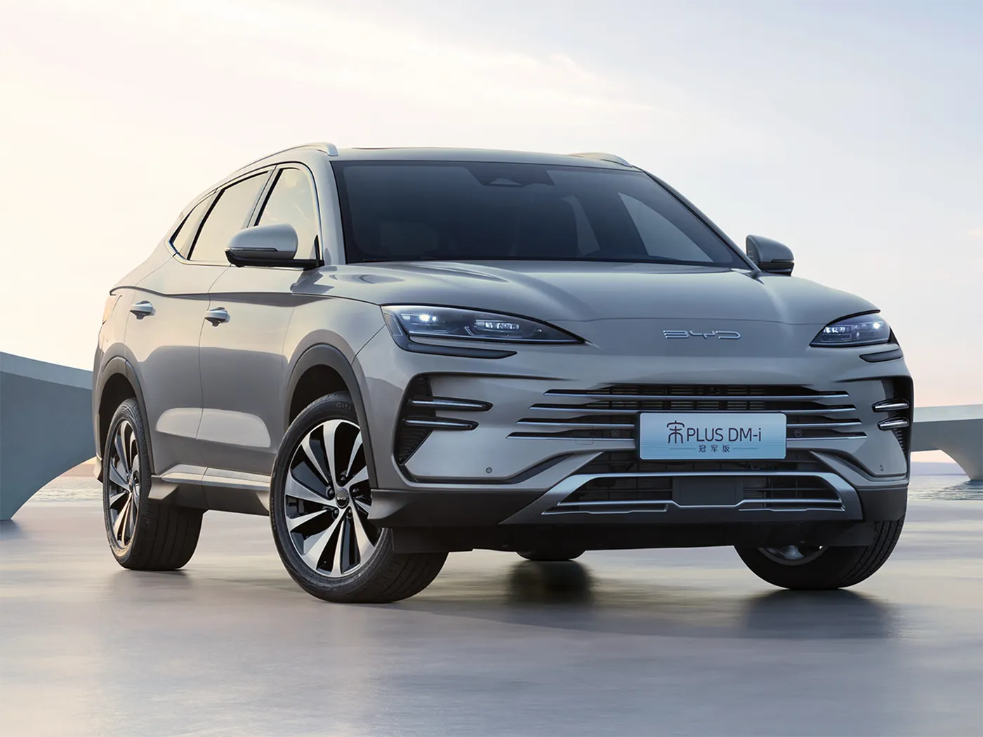 BYD Song Plus SUV Аўтаматычны поўны прывад з камерай задняга выгляду Скураныя сядзенні Гібрыдны паліўны левы руль