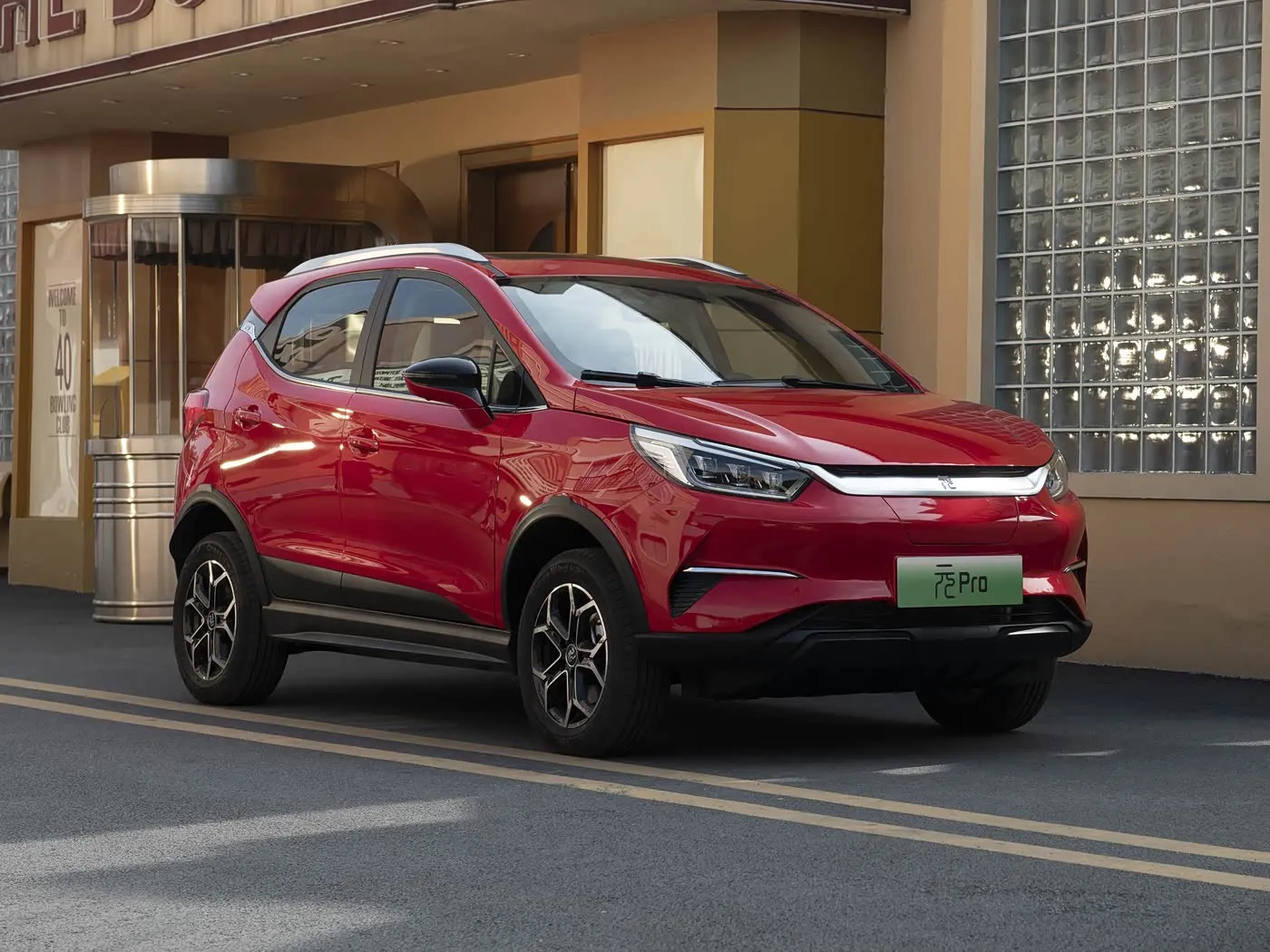Раскошны электрычны пазадарожнік BYD Yuan Pro з прабегам на 320 км. Пашыраныя функцыі для гарадской язды. Новы энергетычны аўтамабіль