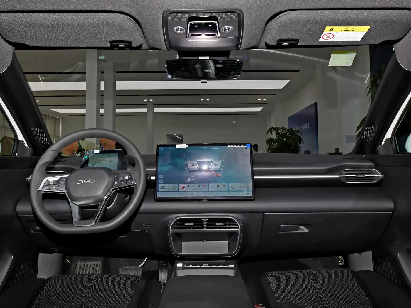 Новая мадэль BYD E7 EV, 5-мясцовы электрамабіль, максімальная хуткасць 136 к.с., 180 Нм, 150 км/г