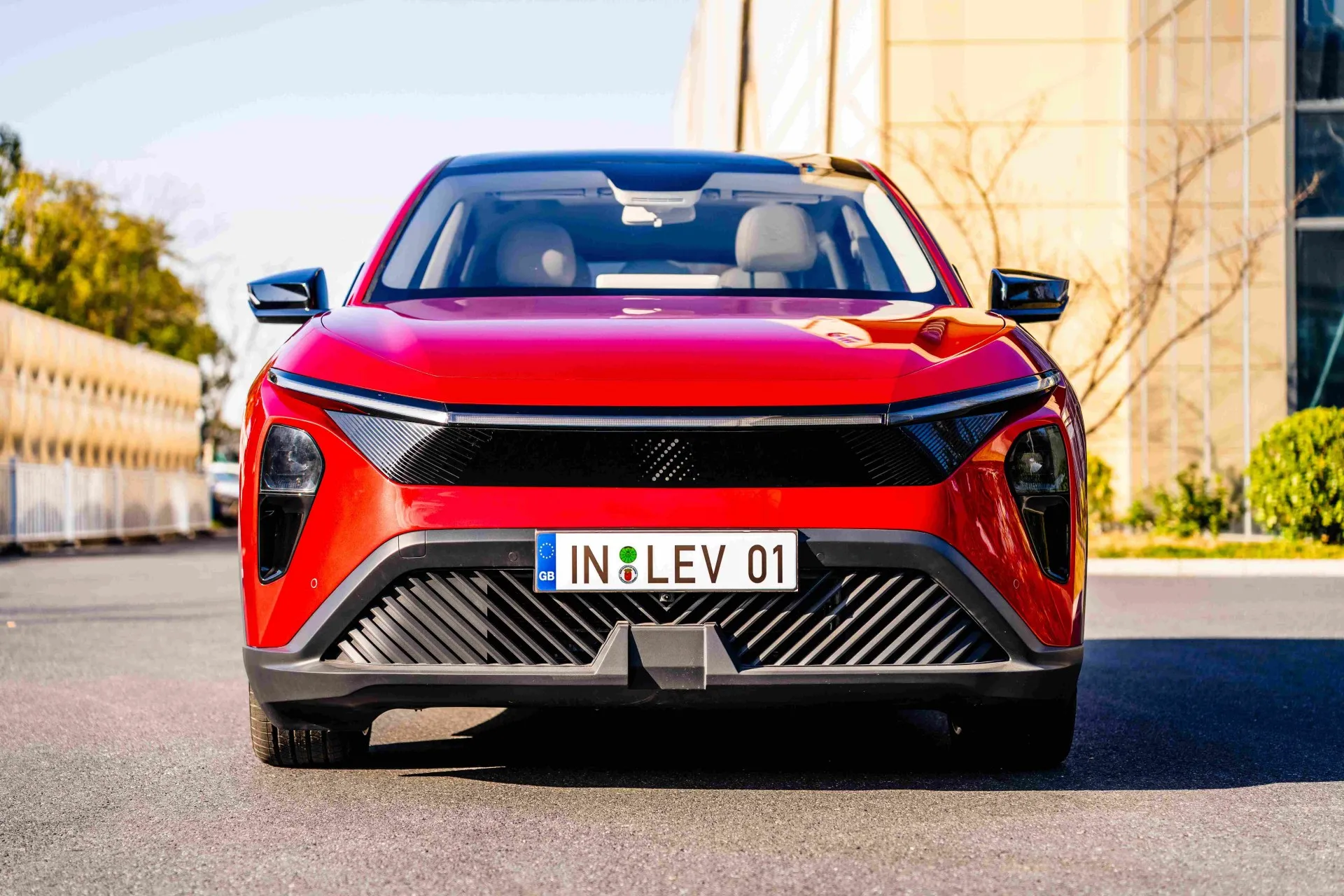 LEV01 Пазадарожнік з правым рулём НОВЫ ЭНЕРГЕТЫЧНЫ АВТОМАБІЛЬ EV Колавая база вялікай далёкасці 5 месцаў