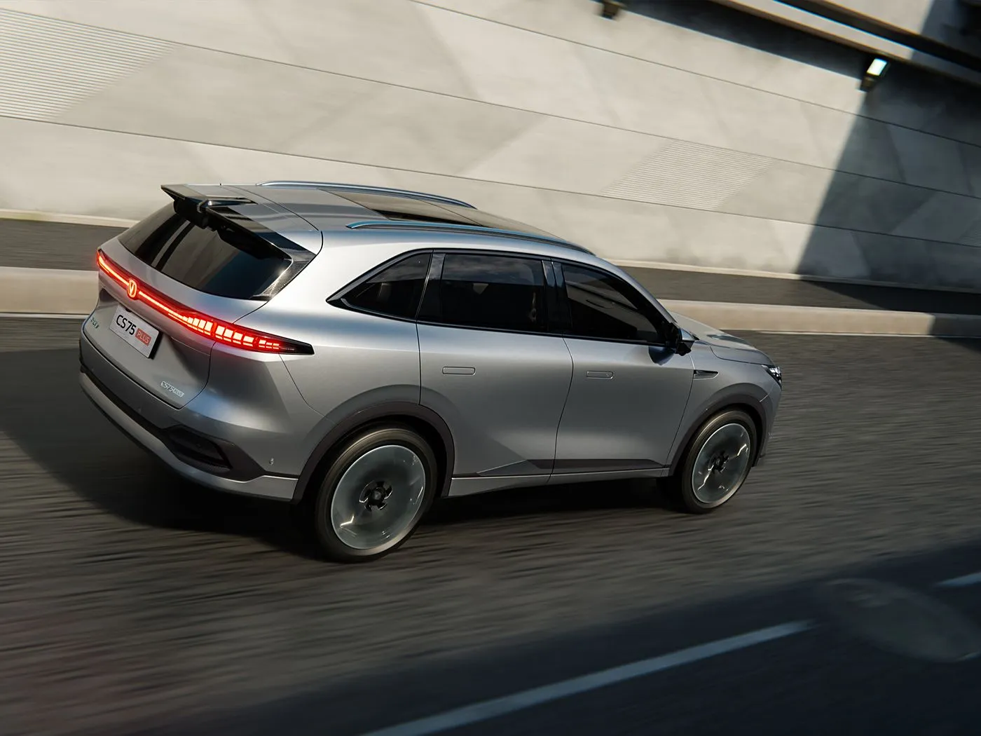 Changan CS75 PLUS 1.5T/2.0T кампактны пазадарожнік з L2.5 Assist, 15.6" сэнсарным экранам і доўгай колавай базай