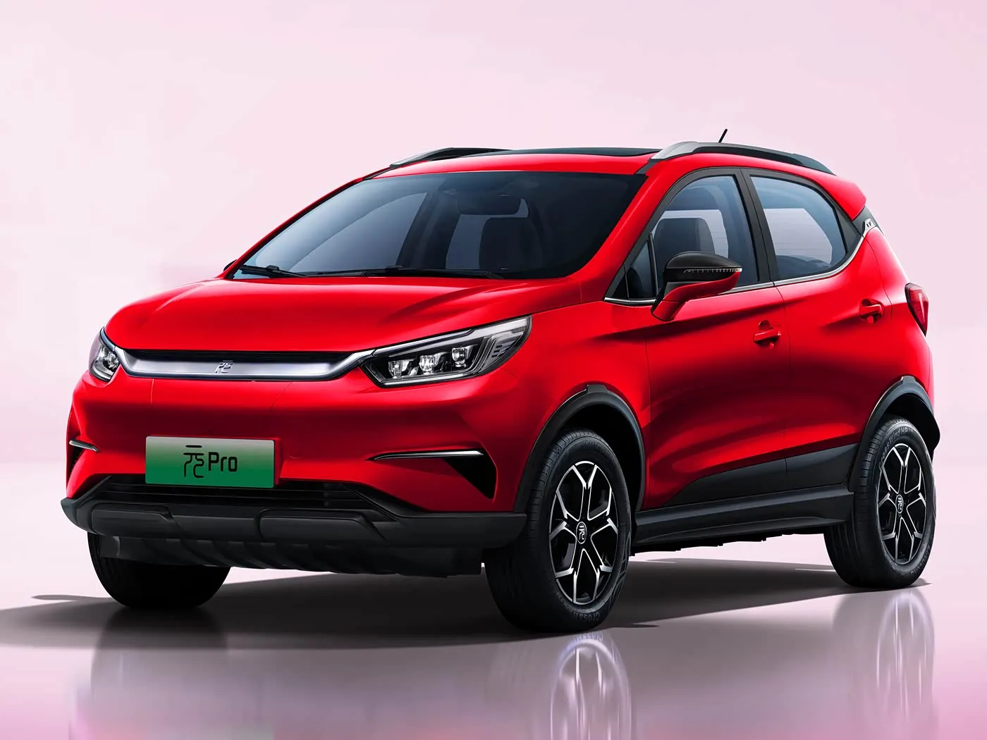 Раскошны электрычны пазадарожнік BYD Yuan Pro з прабегам на 320 км. Пашыраныя функцыі для гарадской язды. Новы энергетычны аўтамабіль