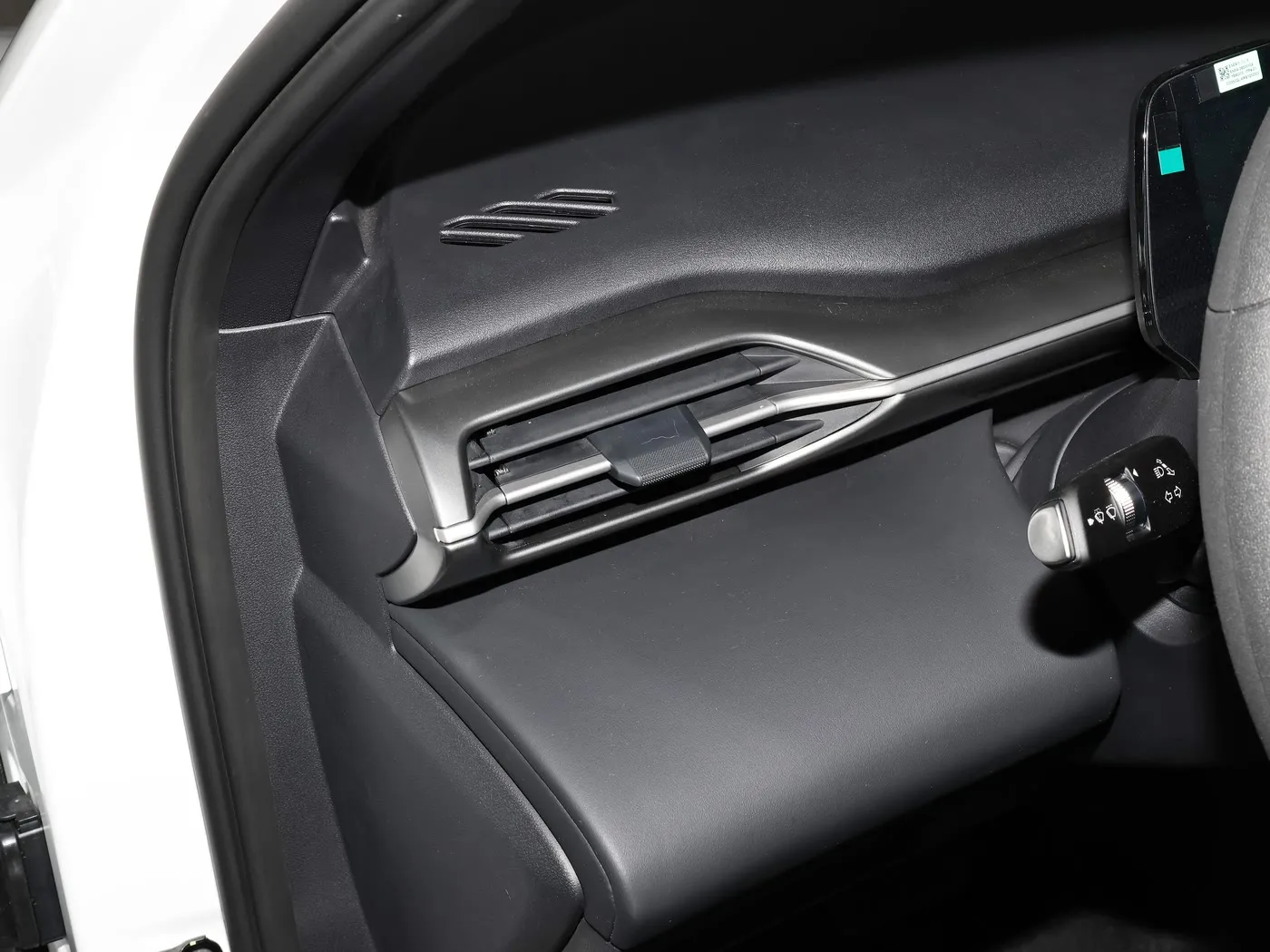 Новая мадэль BYD E7 EV, 5-мясцовы электрамабіль, максімальная хуткасць 136 к.с., 180 Нм, 150 км/г