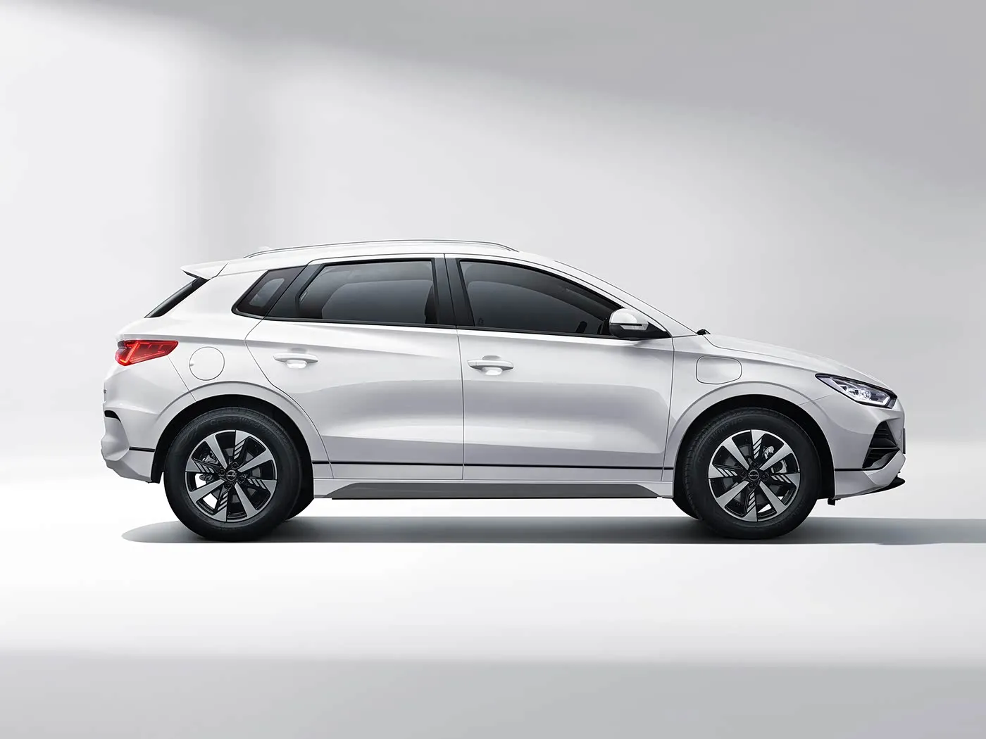 BYD E2 Luxury Electric EV Sedan SUV Хэтчбэк Аўтамабіль з левым рулём з рухавіком з літыевай батарэяй Кітайскі новы энергетычны аўтамабіль