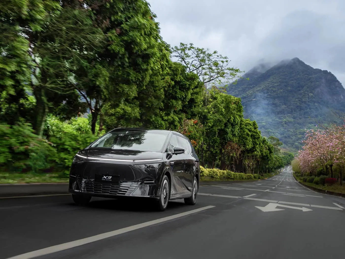 Xpeng X9 Long Range MPV SUV Чысты электрычны левы руль Канкурэнтаздольная цана Новы энергетычны аўтамабіль