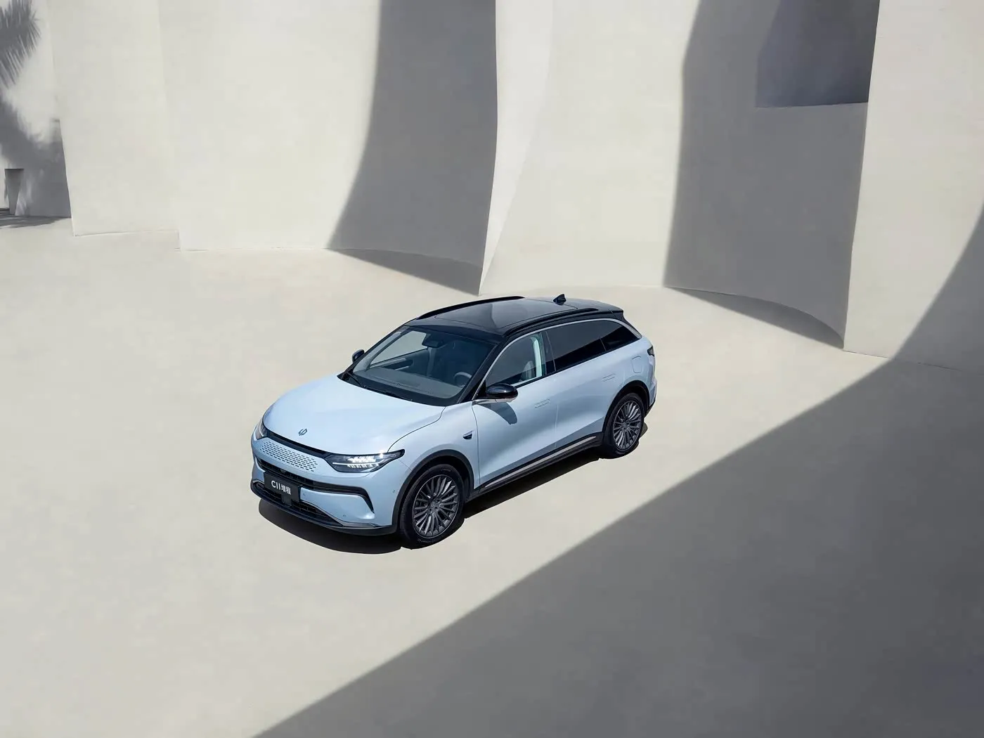 Камфортная версія Leapmotor C11 Гібрыдны электрычны пазадарожнік PHEV Аўтамабіль з павялічаным запасам ходу Новы энергетычны аўтамабіль