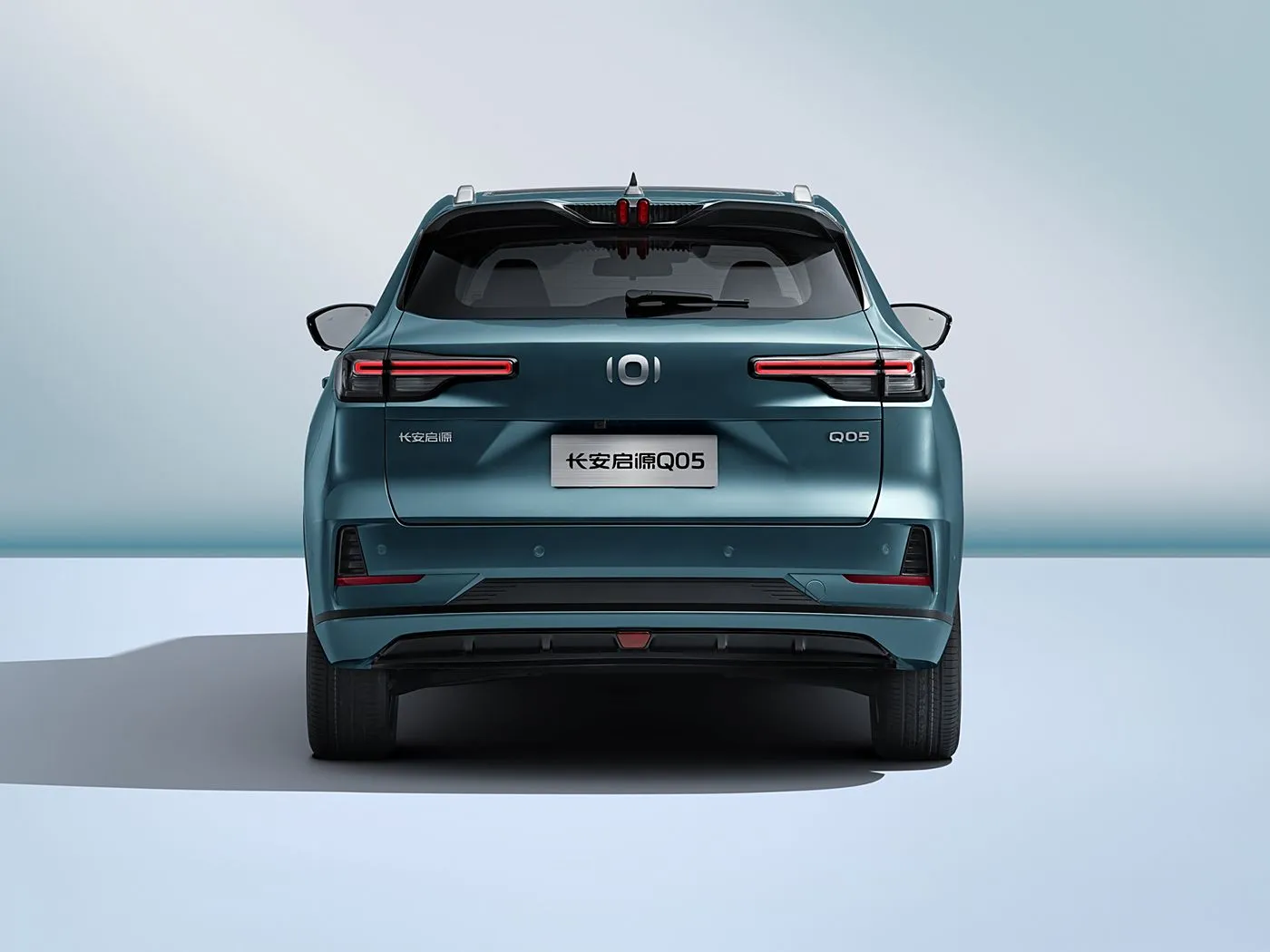 Гібрыдны электрычны пазадарожнік Changan NEVO Q05, 5-дзвярны, 5-мясцовы скураны салон злева