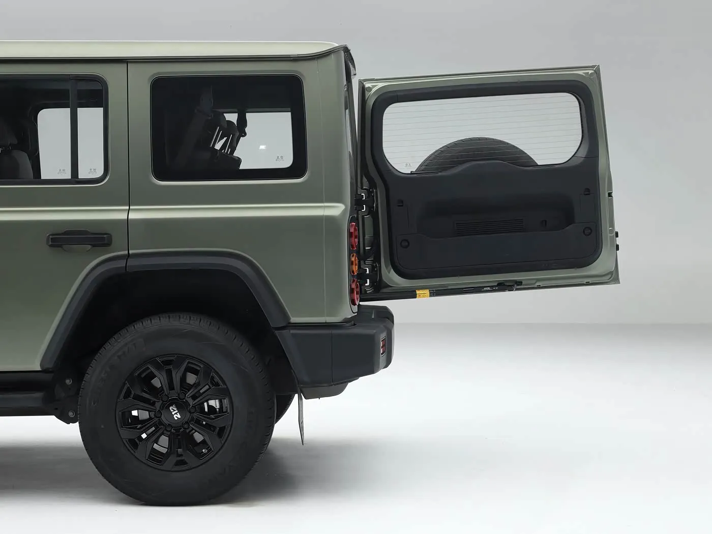 2025 BAIC 212 T01 Трывалы 4WD Кампактны пазадарожнік Бензінавы/Дызельны рухавік 8AT і скураны салон Скураное рулявое кола з падагрэвам Доўгая колавая база