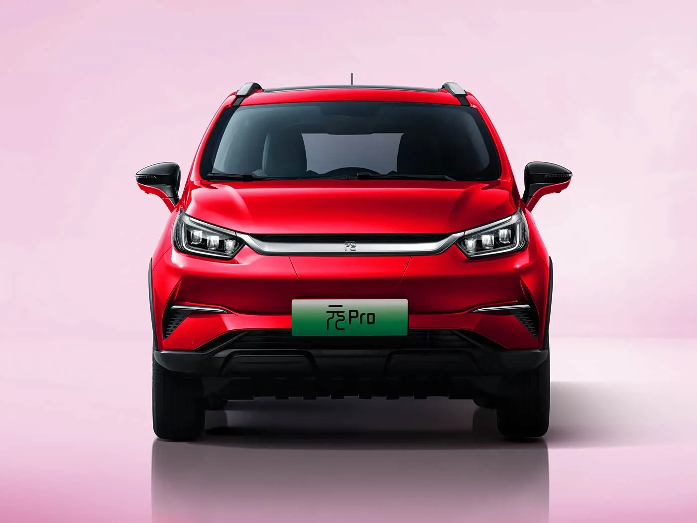 Раскошны электрычны пазадарожнік BYD Yuan Pro з прабегам на 320 км. Пашыраныя функцыі для гарадской язды. Новы энергетычны аўтамабіль