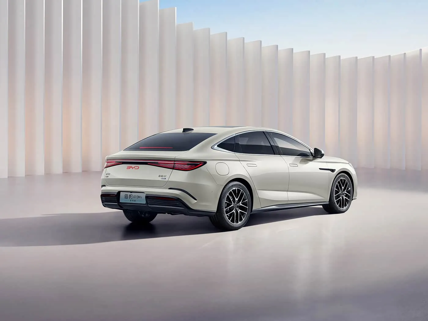 BYD Seal 07 DM-i, электрычны пазадарожнік, высакахуткасны аўтаматычны седан з электрарухавіком, 4-мясцовы левы руль, асаблівасці новага энергетычнага аўтамабіля