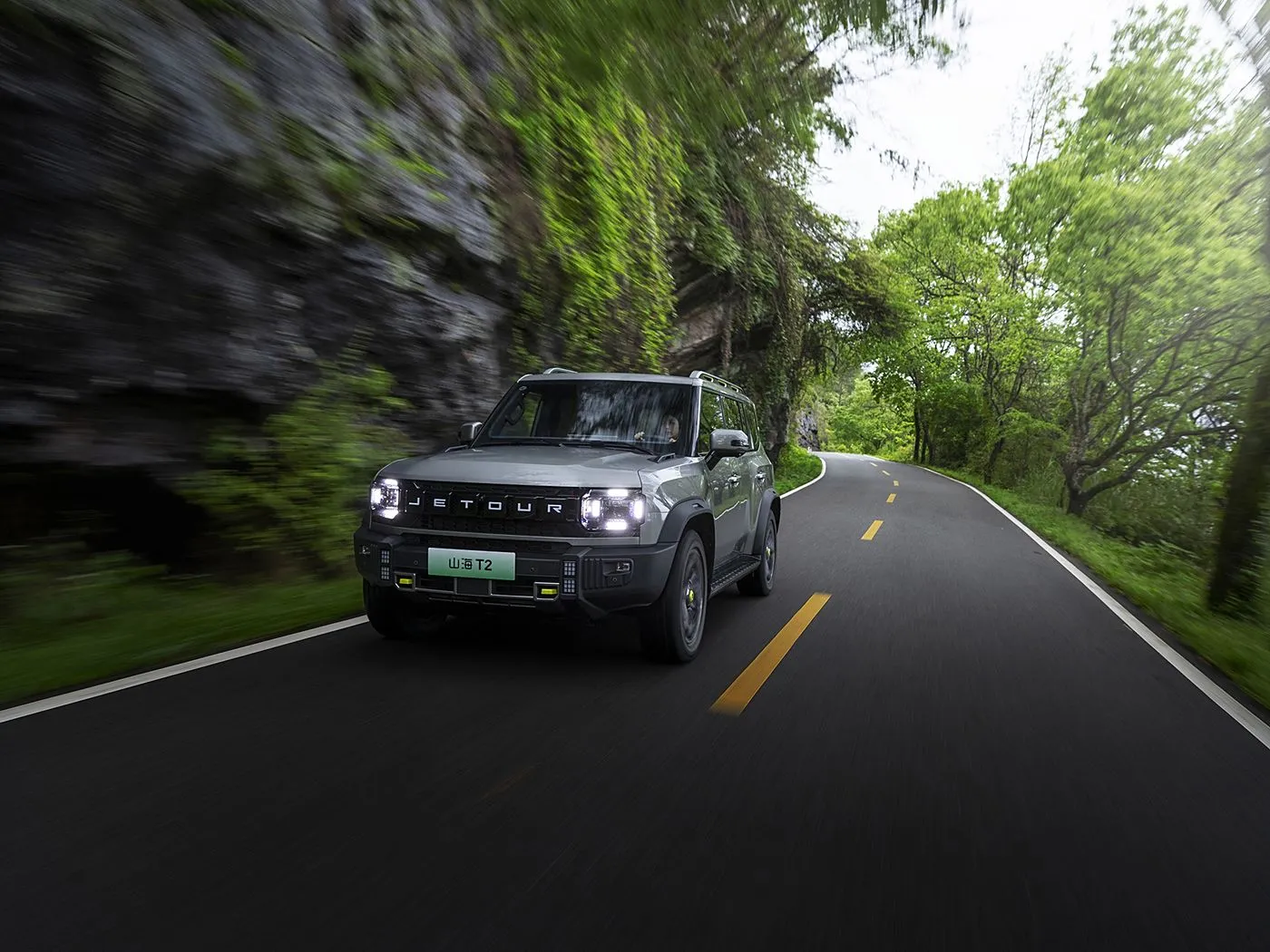 Пазадарожнік Jetour T2, гібрыдная версія Еўра VI, новае паступленне, святло, турба-акц, аўтаматычная скрынка перадач, скура, левае рулявое кіраванне