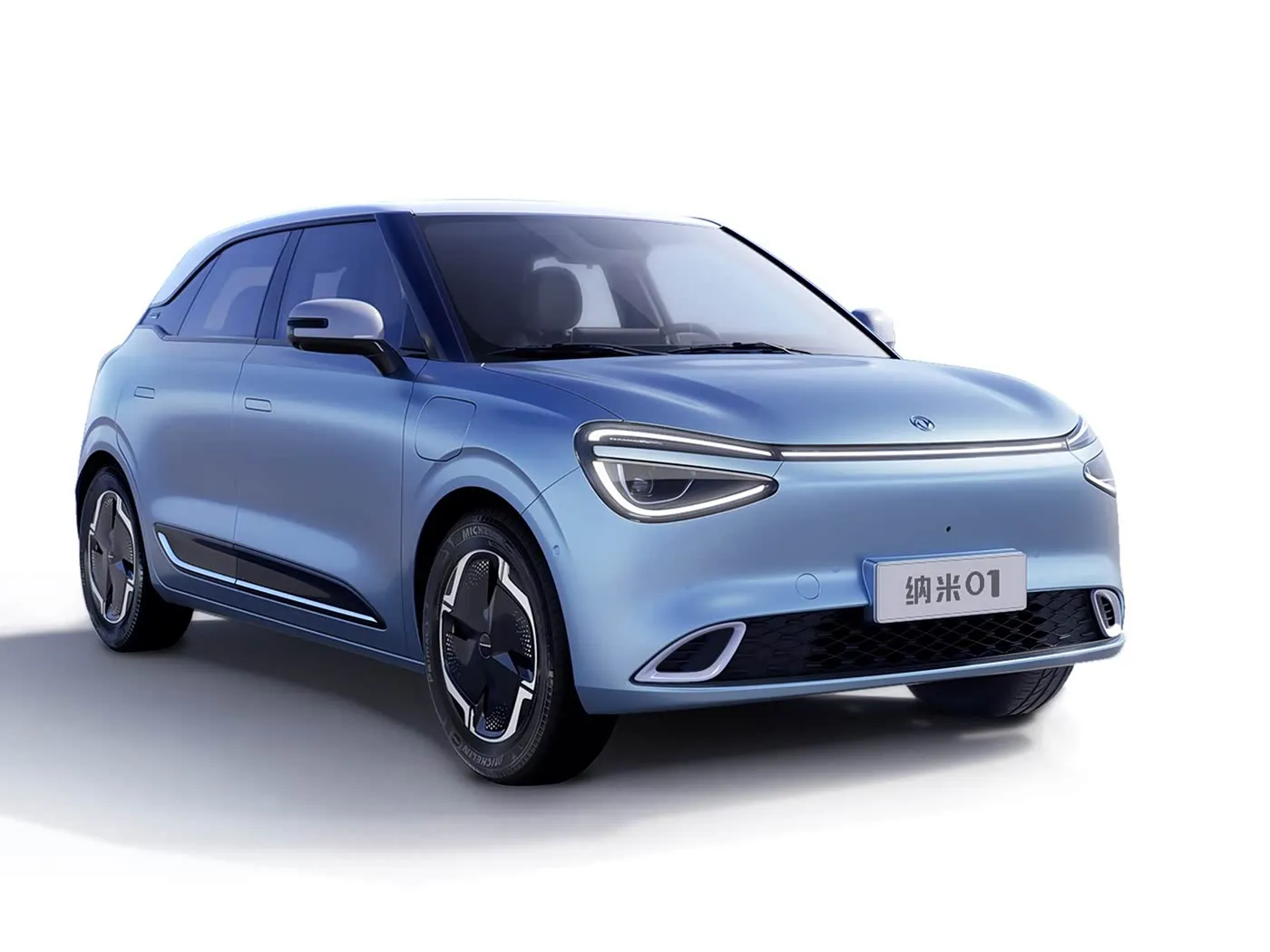 Цалкам электрычны кампактны пазадарожнік Dongfeng Nami 01. Высакахуткасны разумны электрамабіль далёкага дзеяння для гарадскіх і сямейных паездак.
