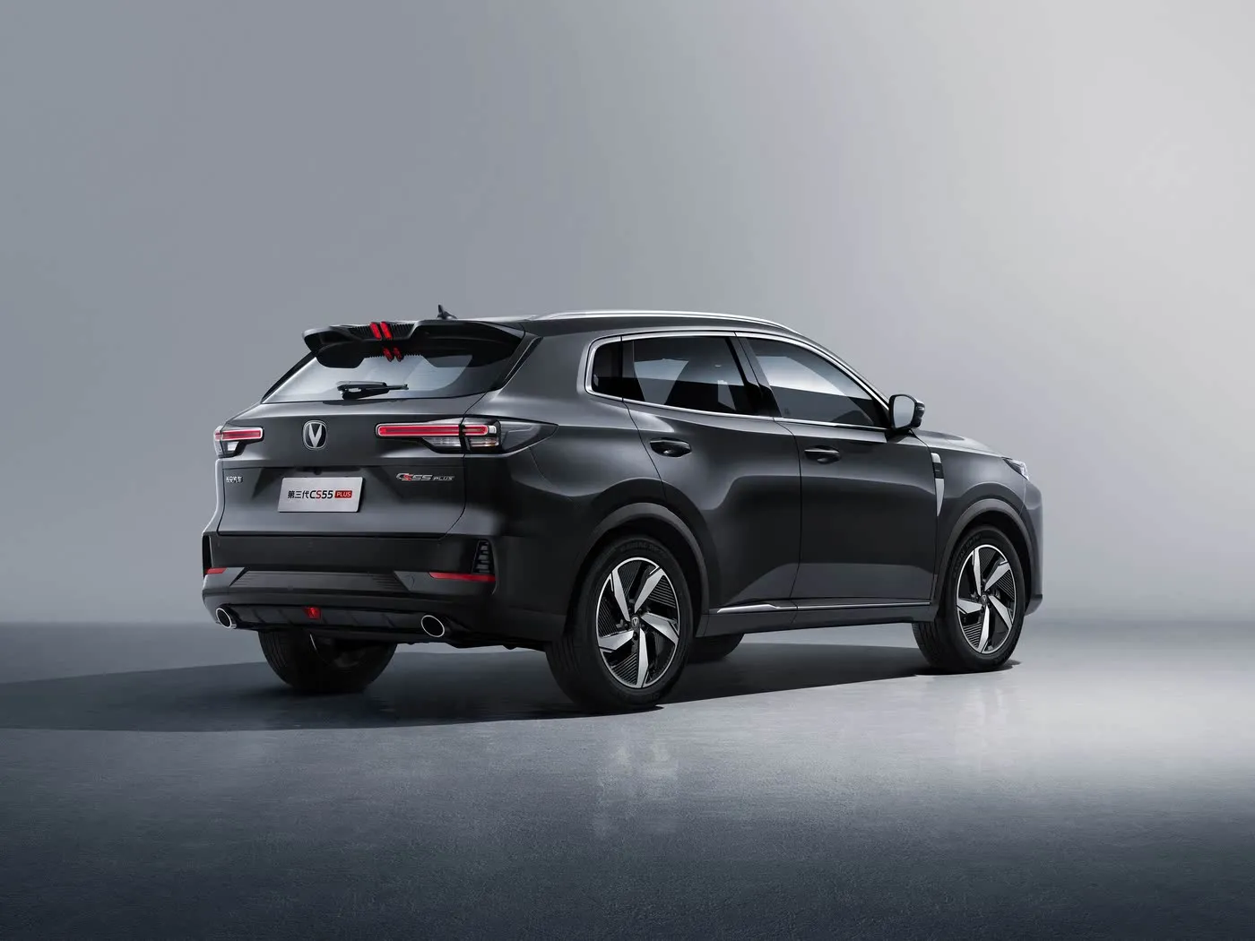 Кампактны пазадарожнік Changan CS55 PLUS, максімальная хуткасць 190 км/г, камера 360°, двухзонны кандыцыянер і аздабленне JBL Audio Premium