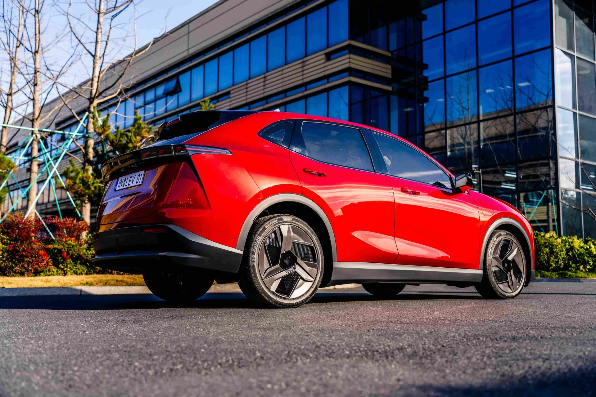 LEV01 Пазадарожнік з правым рулём НОВЫ ЭНЕРГЕТЫЧНЫ АВТОМАБІЛЬ EV Колавая база вялікай далёкасці 5 месцаў