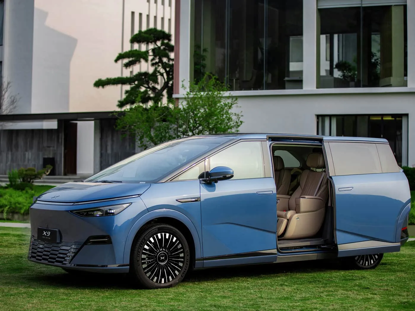 Xpeng X9 Long Range MPV SUV Чысты электрычны левы руль Канкурэнтаздольная цана Новы энергетычны аўтамабіль