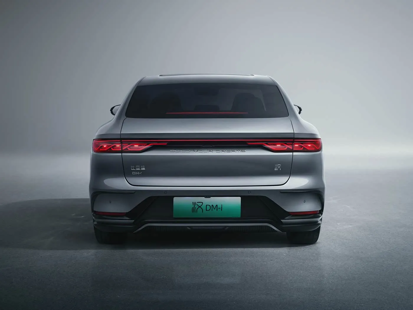 Раскошны седан BYD Han EV/DM-i з падвойным рухавіком і найноўшай тэхналогіяй NEW ENERGE