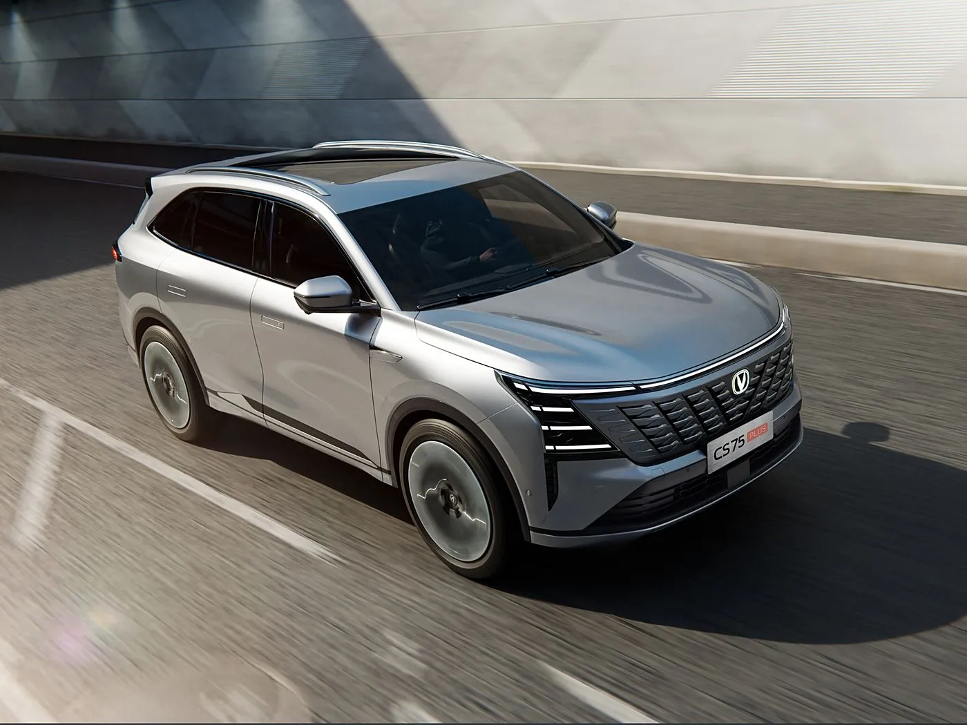 Changan CS75 PLUS 1.5T/2.0T кампактны пазадарожнік з L2.5 Assist, 15.6" сэнсарным экранам і доўгай колавай базай